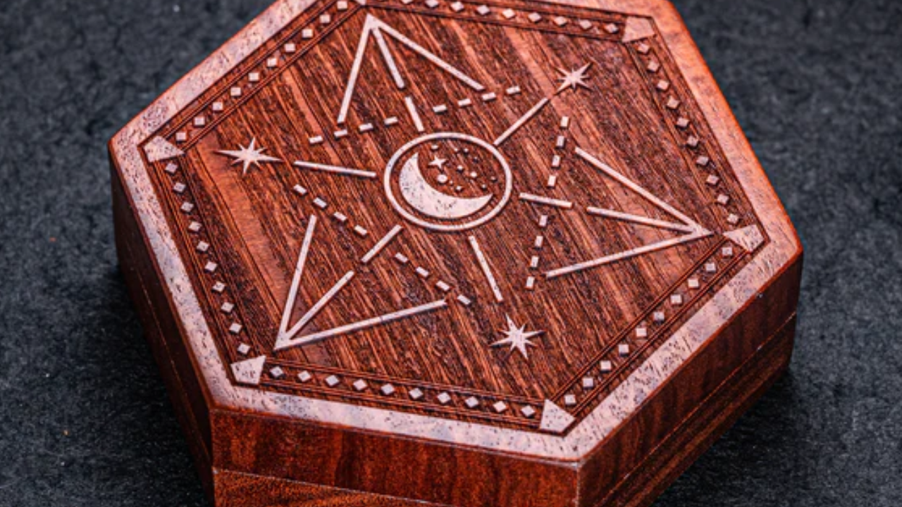 What Are The Functions of a D&D Dice Box?