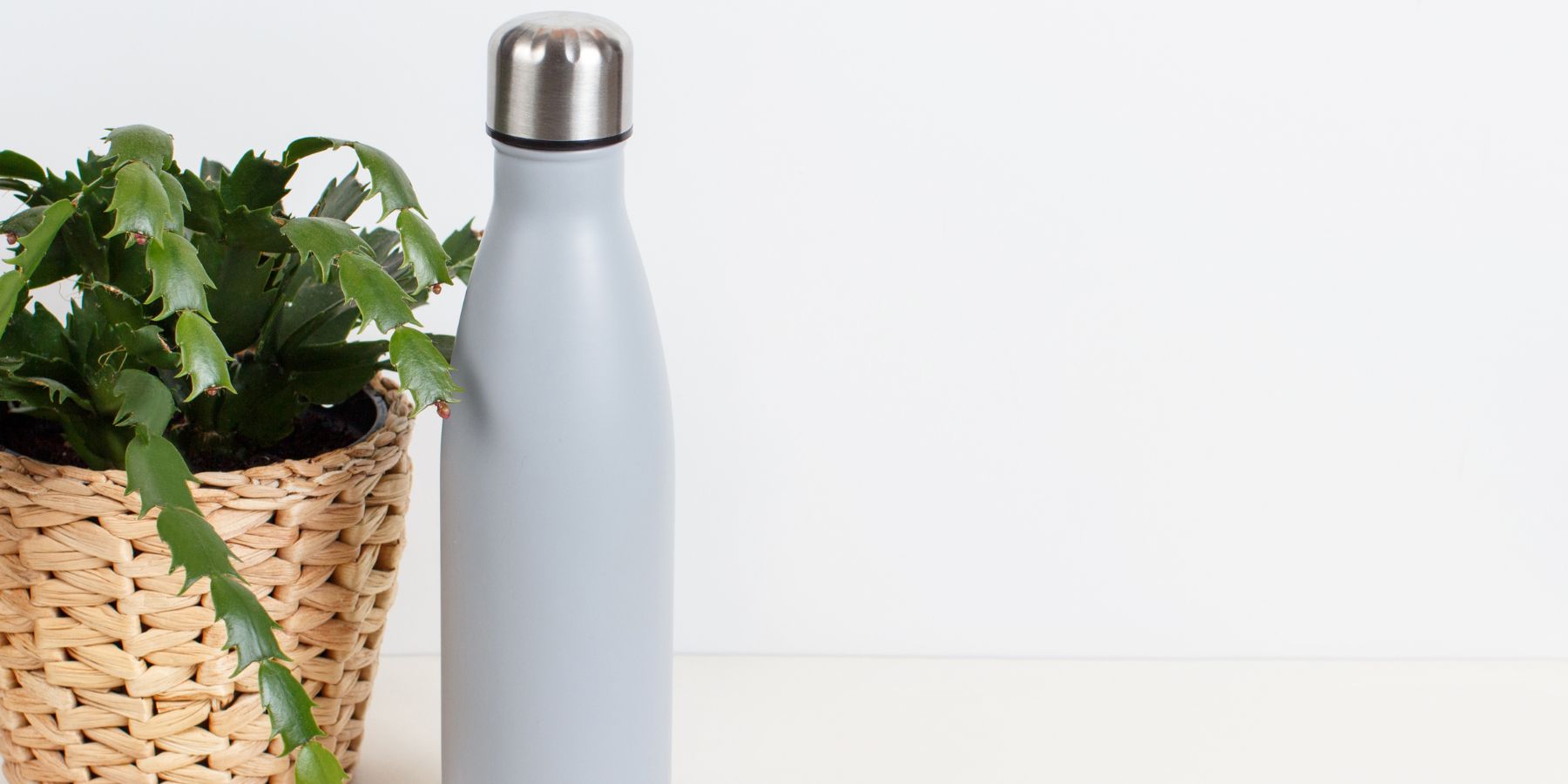 How Do Insulated Water Bottles Keep Your Drink Perfectly Hot or Cold?