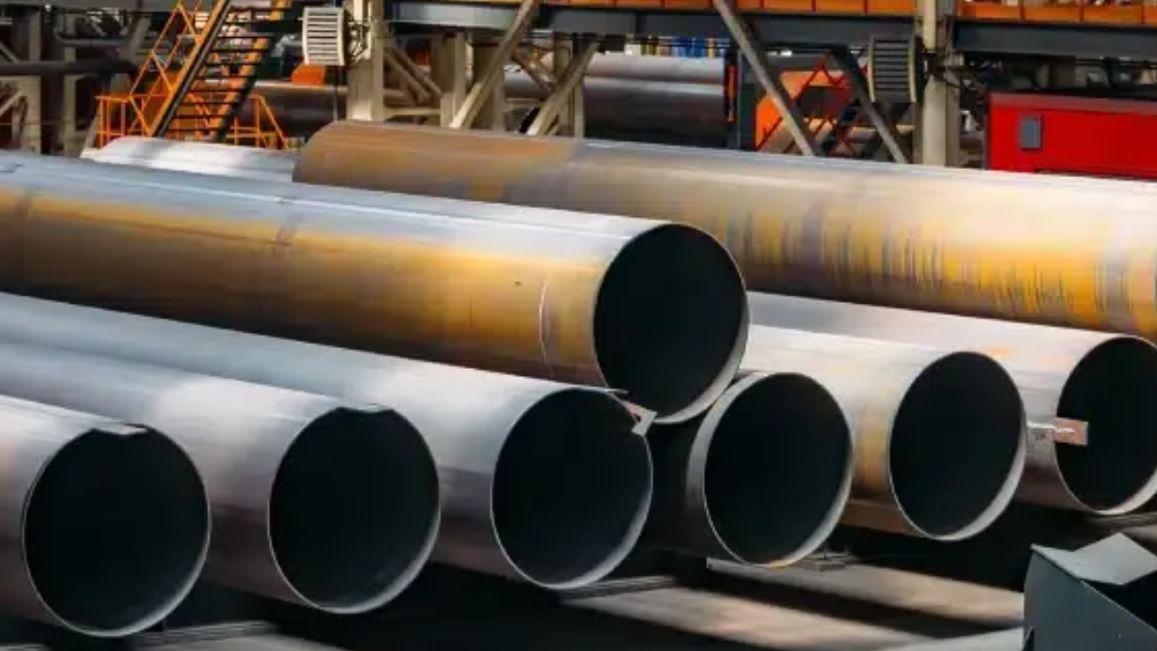 What Are The Key Physical Properties That Distinguish Black Iron Pipe From Galvanized Pipe?